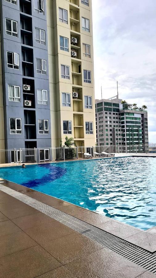 Staycation - With Public Pool & 100Mbps Fibre เกซอนซิตี้ ภายนอก รูปภาพ